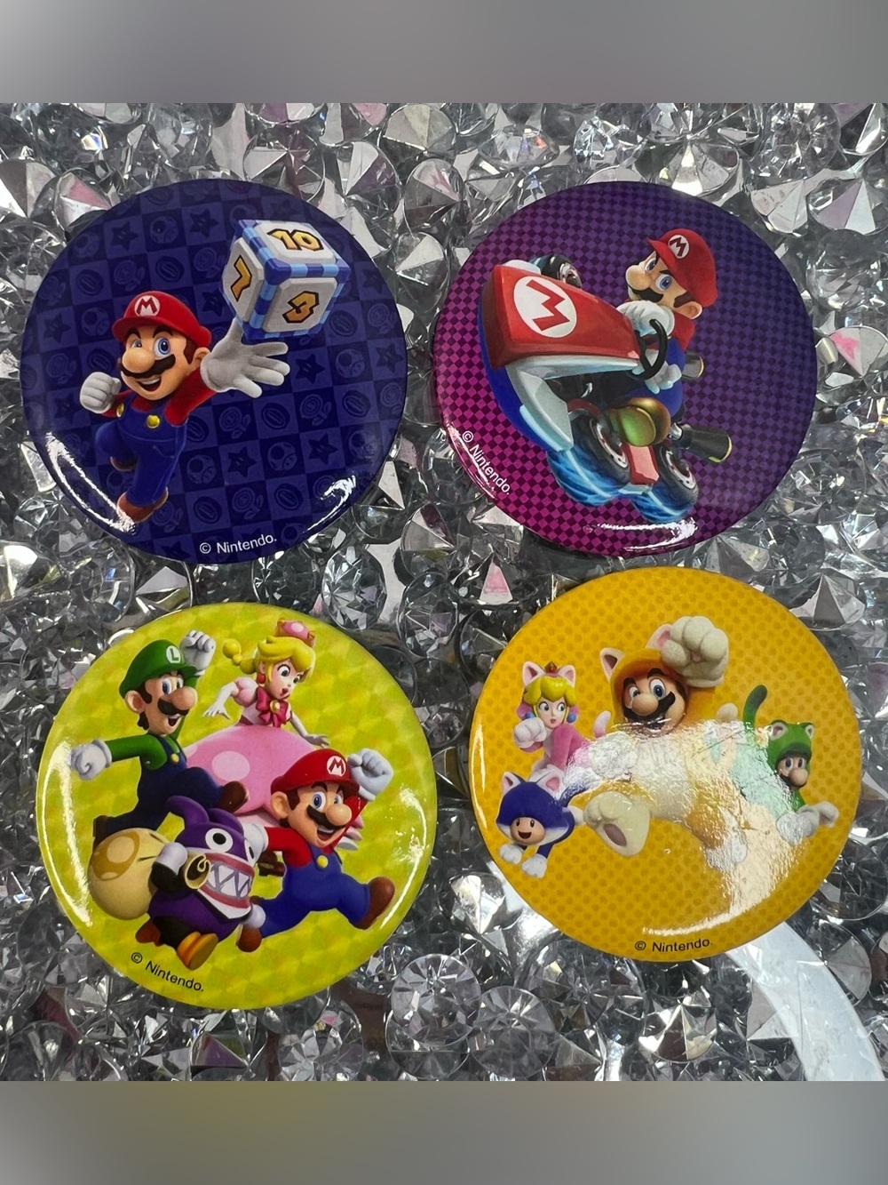4 pins Nintendo Super Mario Assorted Party - Yellow, Purple, Blue, Green